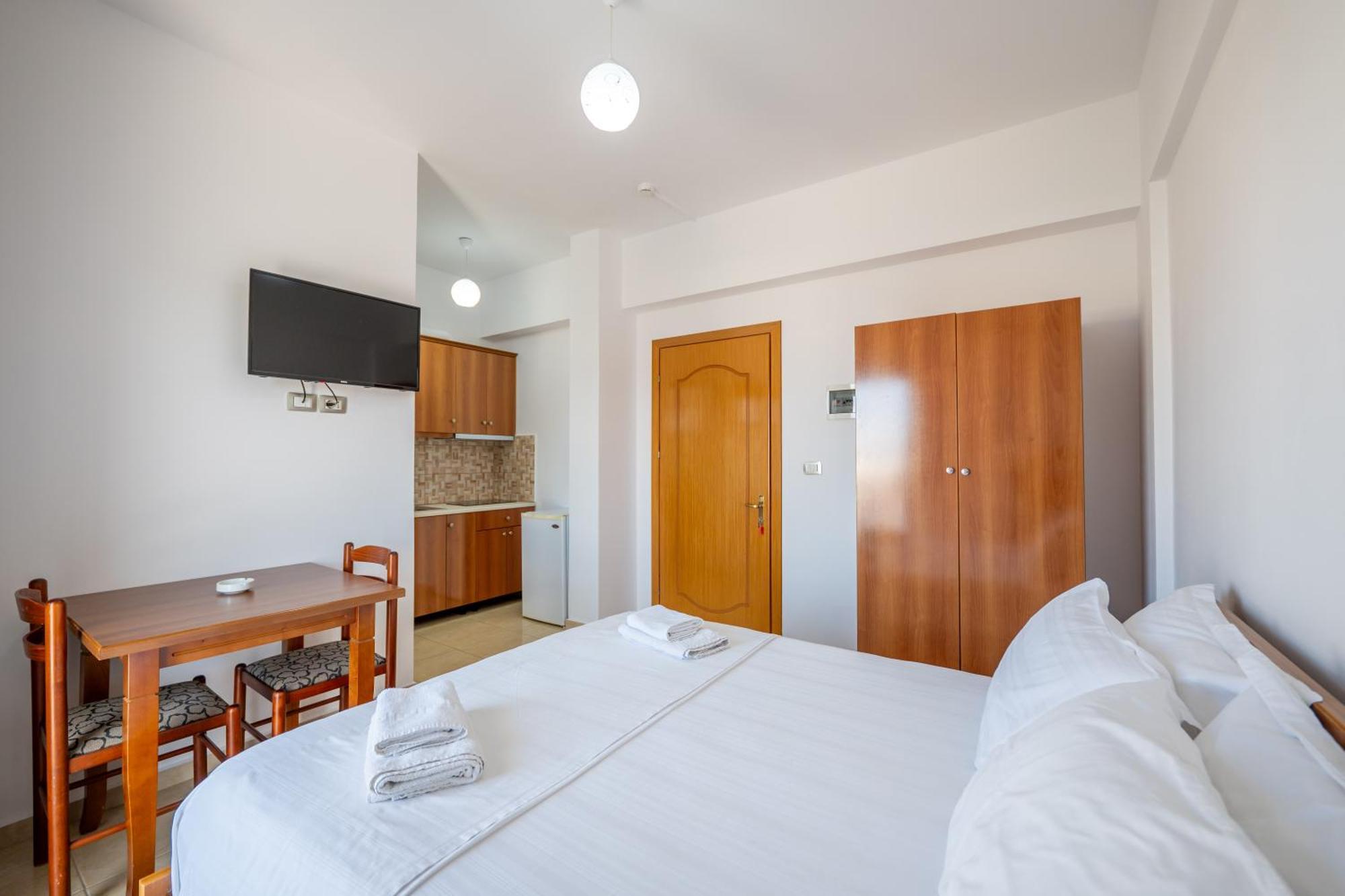 Aleksander Aparthotel Ksamil Exterior photo