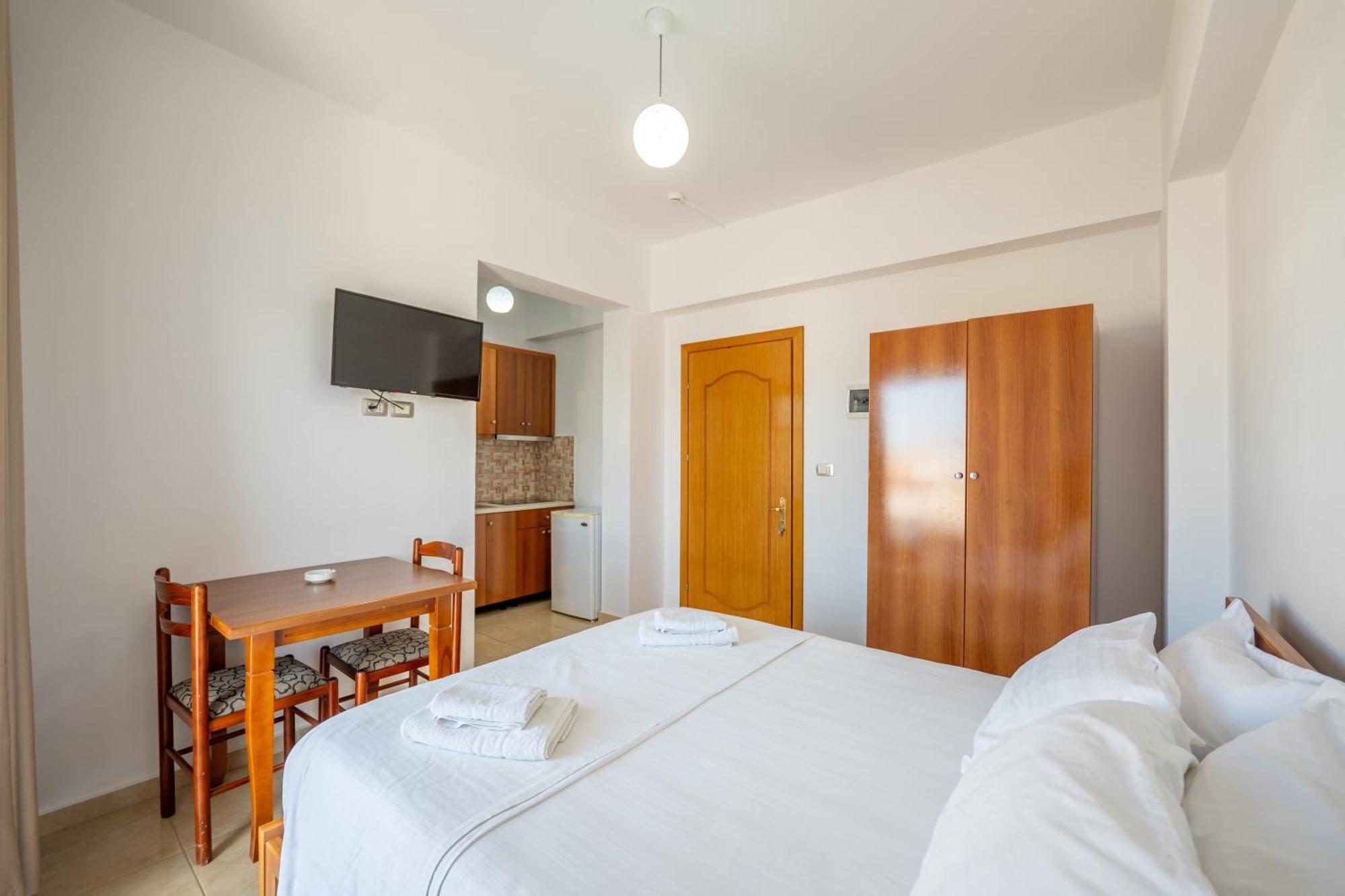 Aleksander Aparthotel Ksamil Exterior photo