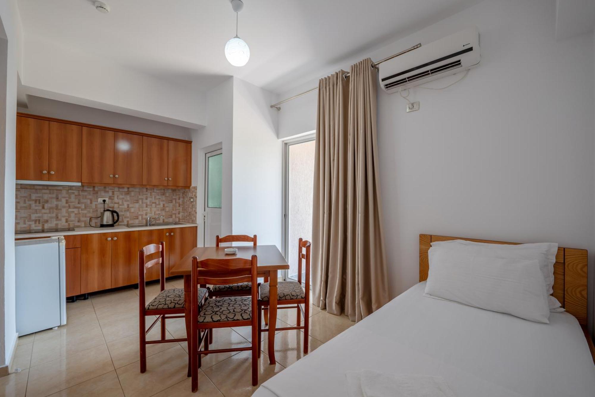 Aleksander Aparthotel Ksamil Exterior photo